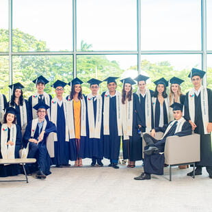 MET_Panama_Feb2023_MET_Grads group interior