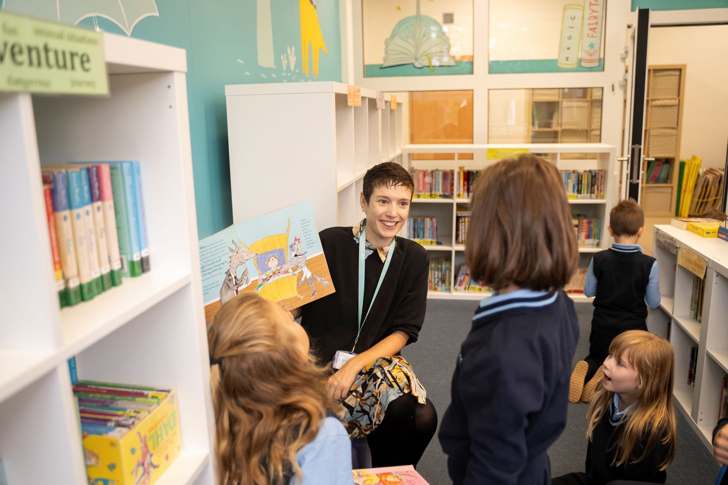 Moving to Bratislava Guide | BISB - Feature Cards Pattern 1