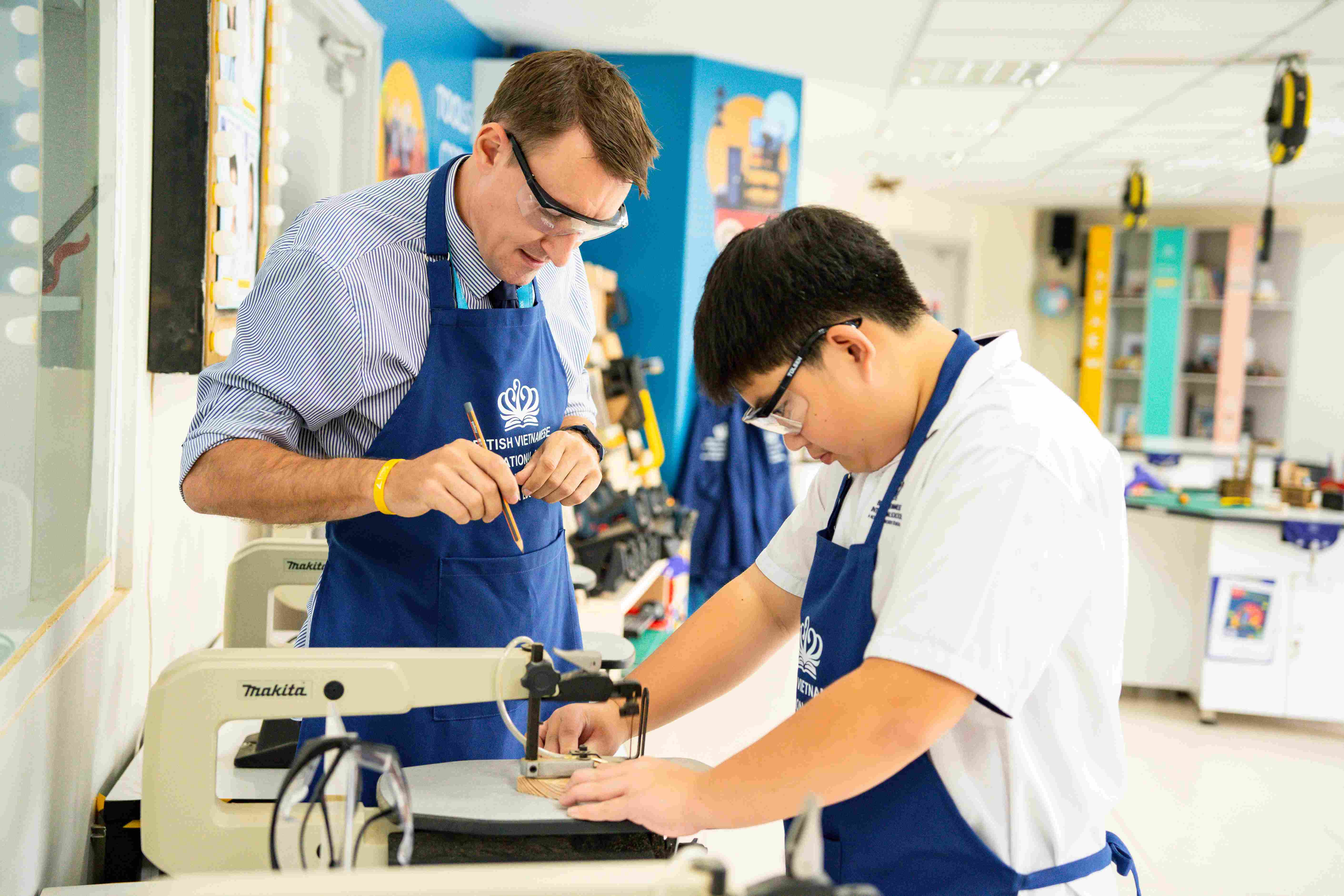 International Schools in Ho Chi Minh City | Nord Anglia Education - 051 - Feature Cards Pattern