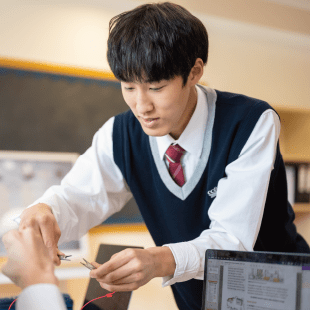 International Schools in Nanjing | Nord Anglia Education - Feature Cards Pattern