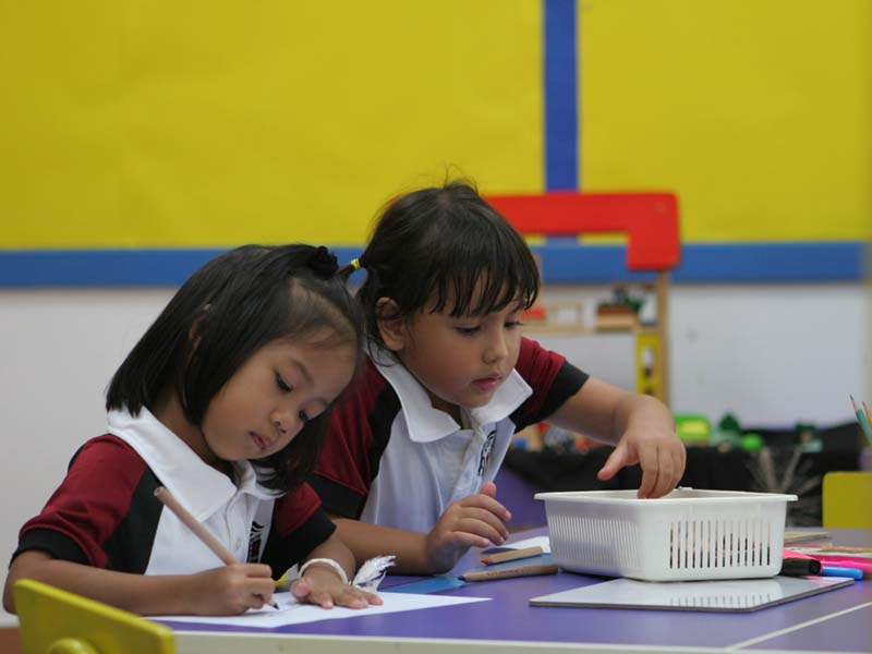 Professor Deborah Eyre presents at The Regent’s School Pattaya - Professor Deborah Eyre presents at The Regents School Pattaya