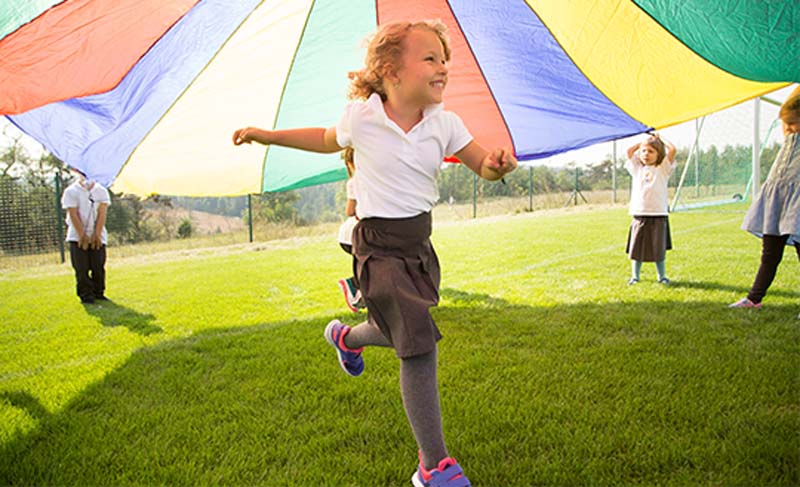 Tips to get your child settled in after moving abroad | Nord Anglia Education - Tips to get your child settled in after moving abroad