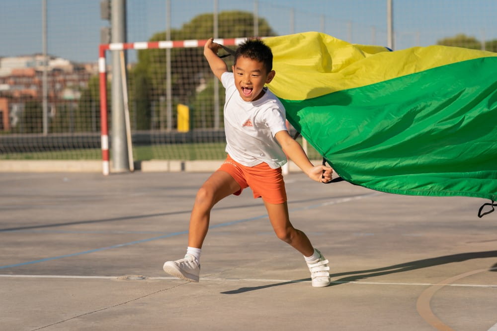 Moving to Barcelona Guide | Nord Anglia Education - Feature Cards Pattern 1