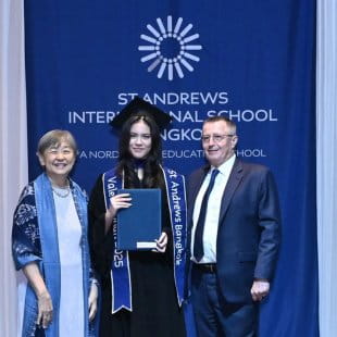 International Schools in Bangkok, Thailand | Nord Anglia - Feature Cards Pattern