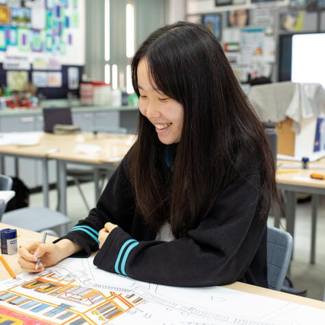 Student in an BIS Abu Dhabi art IBDP lesson