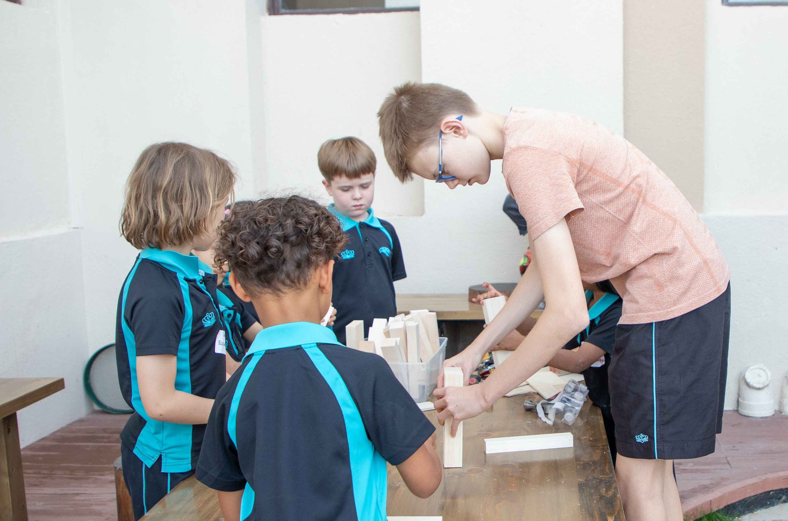 Key Stage 1 Students Explore Woodwork in the Eco Edventure with DofE Mentors