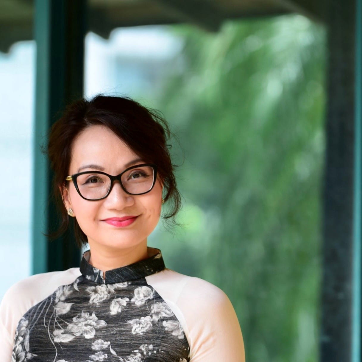 About Us - Feature Cards Pattern