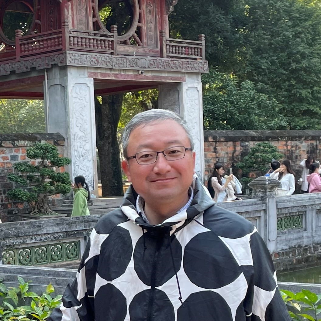 About Us - Feature Cards Pattern