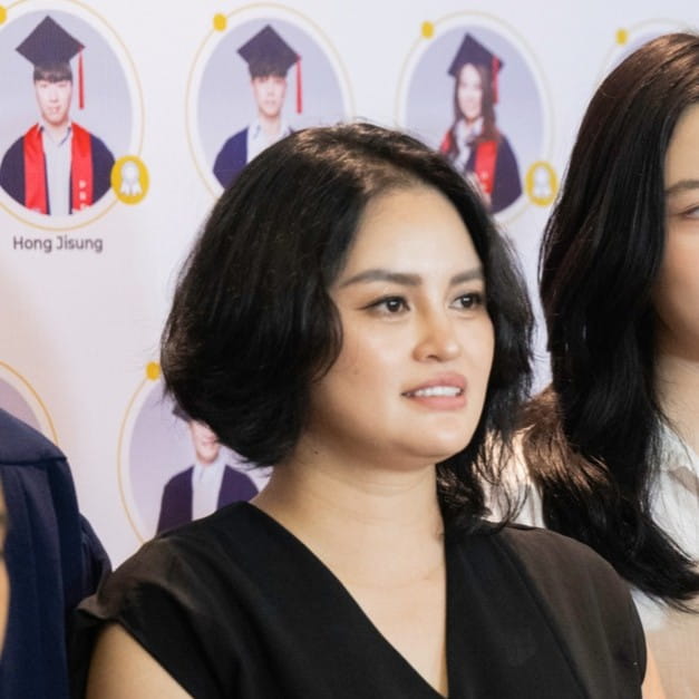 About Us - Feature Cards Pattern