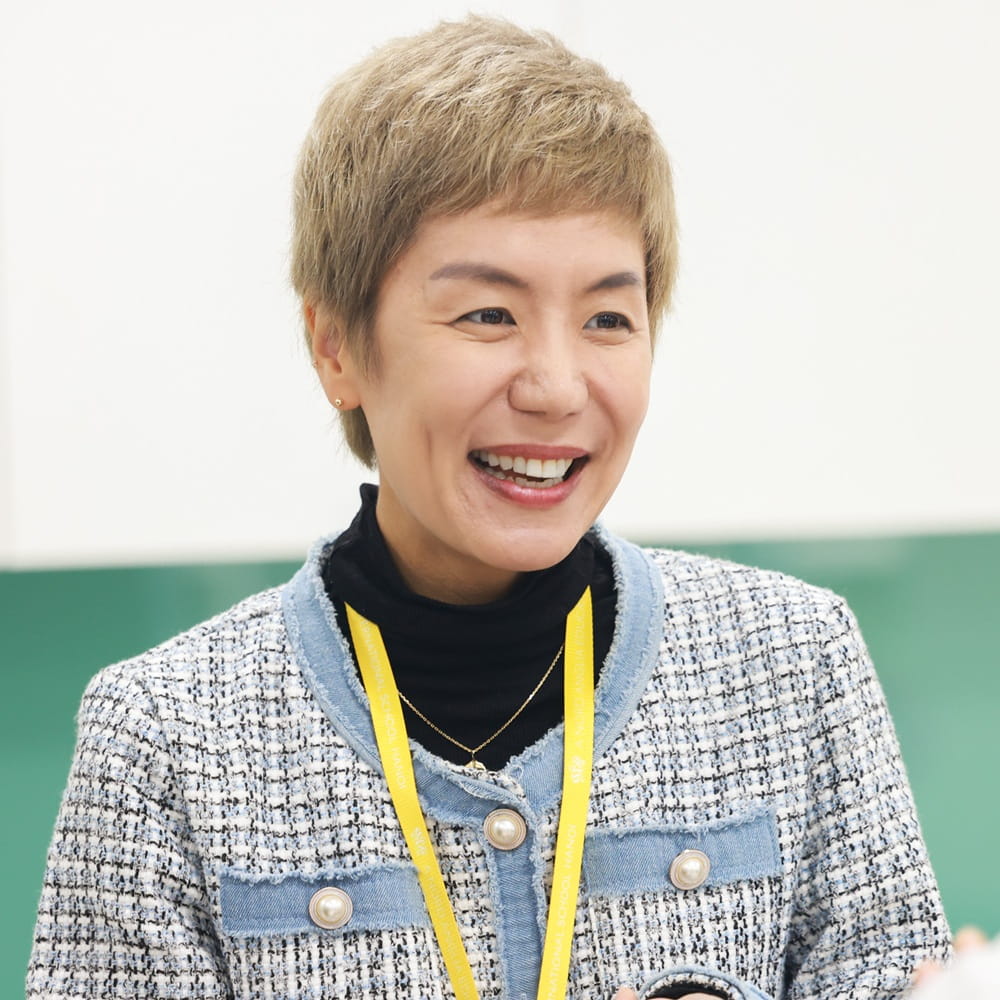 About Us - Feature Cards Pattern