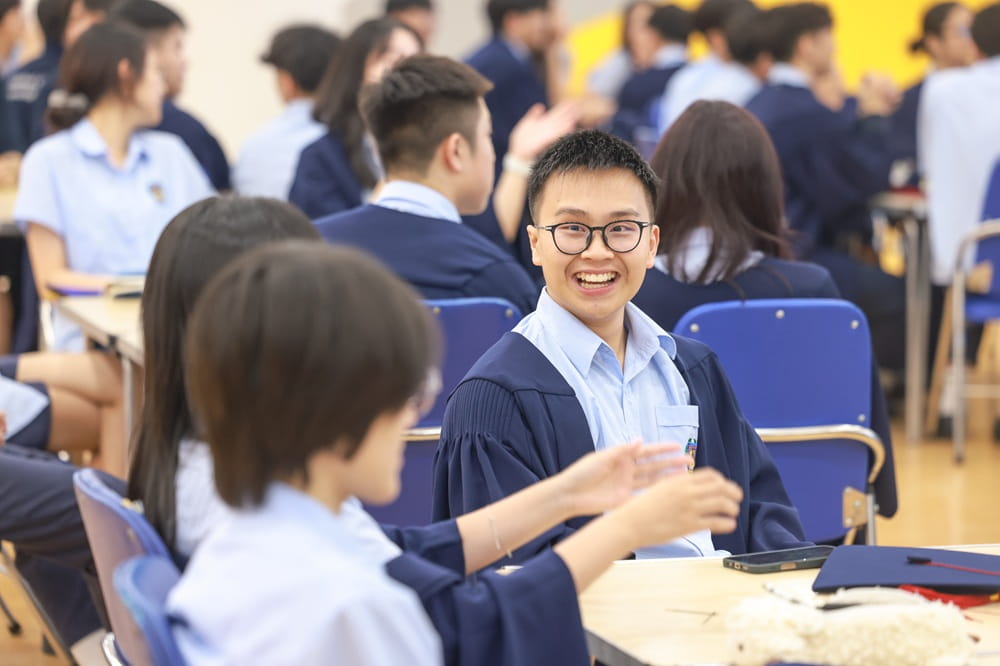 Career and University Guidance - Feature Cards Pattern