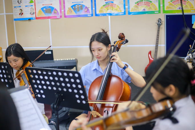 University Guidance at BIS Hanoi | Student Success at Top Global Universities  - Feature Cards Pattern 3