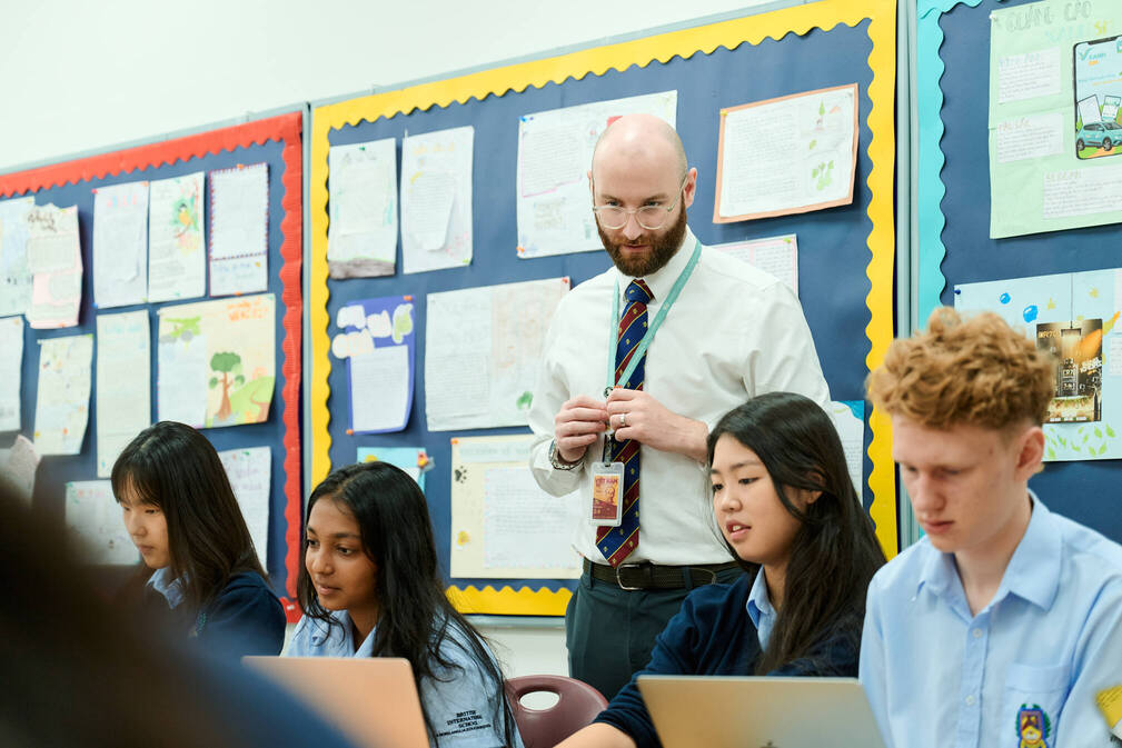 University Guidance at BIS Hanoi | Student Success at Top Global Universities  - Feature Cards Pattern 3