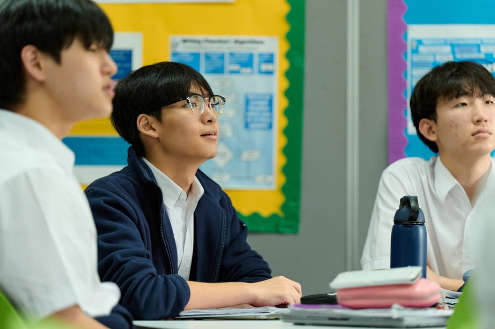 Secondary and IGCSE Curriculum | Ages 11-16 | BIS Hanoi - Feature Cards Pattern