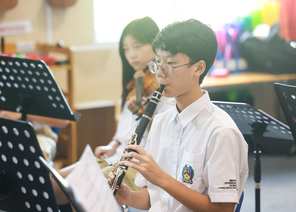 Upper Secondary School in Hanoi | IGCSE, IBDP & BIS Hanoi Diploma - Feature Cards Pattern 2