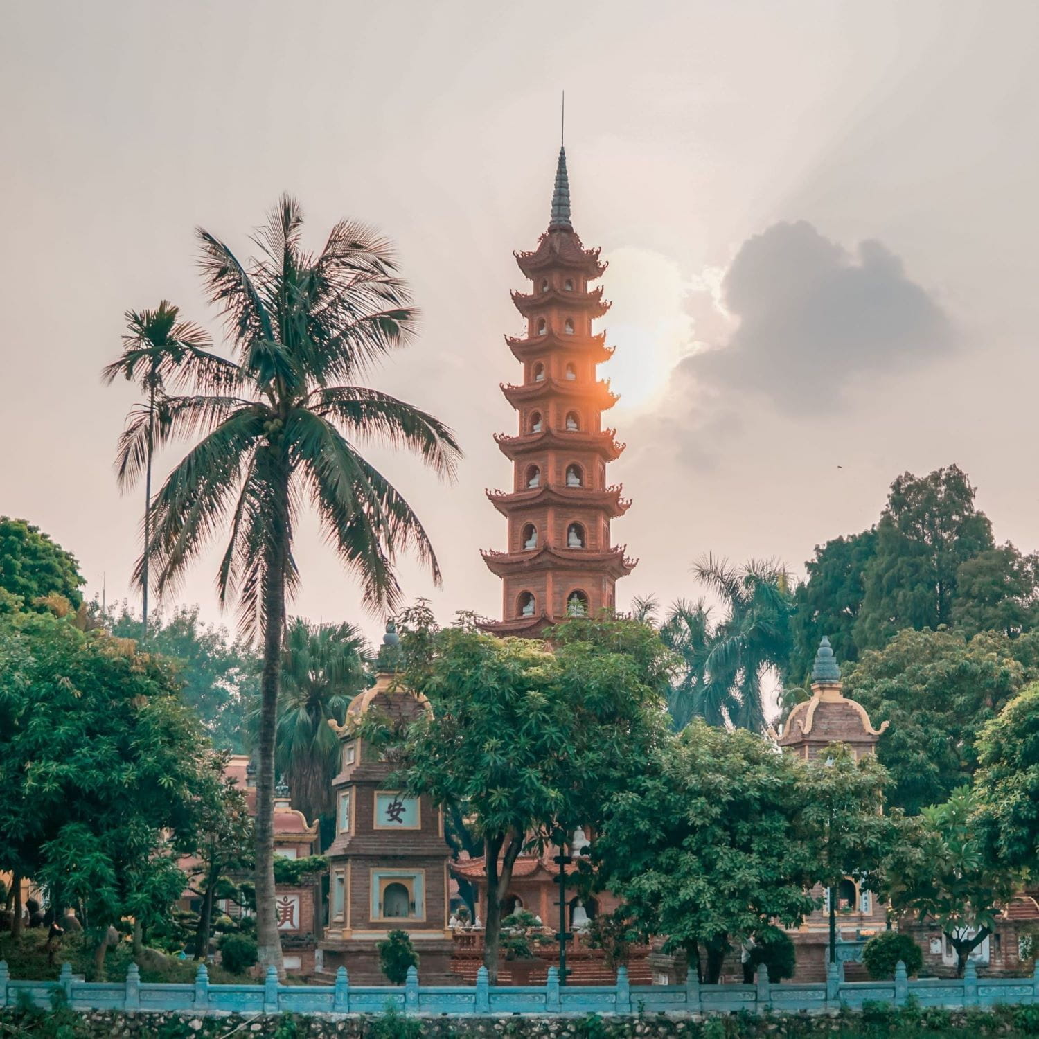 Trường Quốc Tế Tuyển Dụng Hà Nội – BIS Hà Nội - Small Text And Image