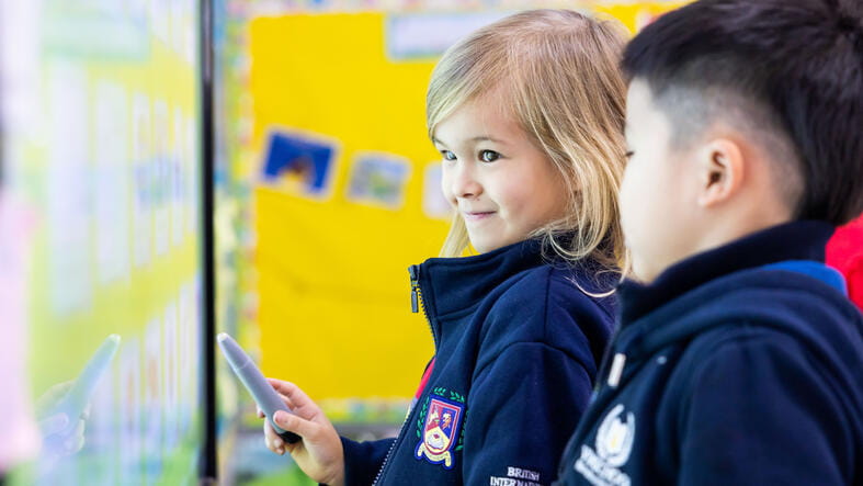 British International School Hanoi | BIS Hanoi | Nord Anglia - 06-Feature Cards Pattern