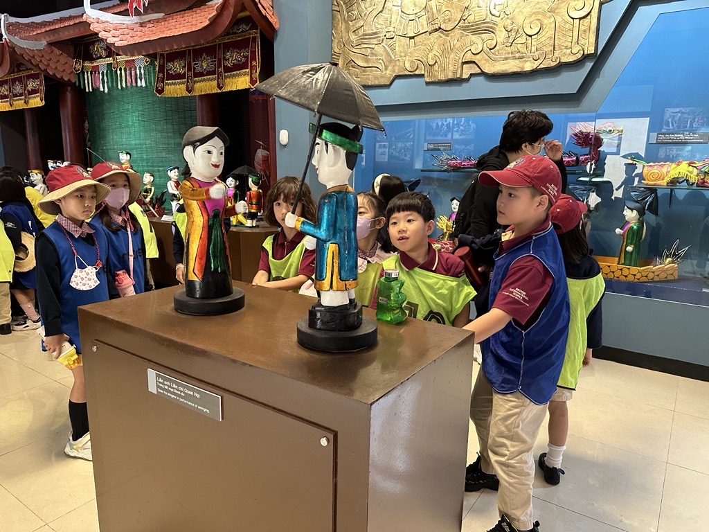 Year 2 visit Puppet performance | BIS Hanoi