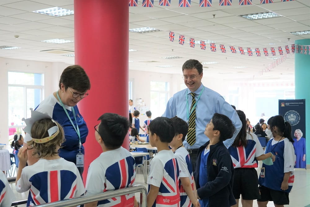 Học sinh BIS Hà Nội chúc mừng Vua Charles III đăng quang | Trường Quốc tế Anh BIS Hà Nội - BIS Hanoi students celebrate King Charles III Coronation