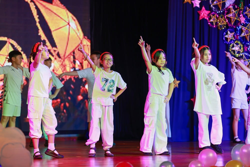Moon Festival Assembly 2023 Celebrated with Spectacular Performances at BIS Hanoi | British International School Hanoi - Moon Festival Assembly 2023