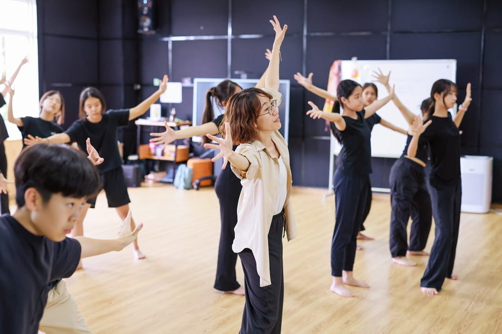 Inspiring Our Students in a Captivating Dance Theatre Workshop | British International School Hanoi-Inspiring Our Students in a Captivating Dance Theatre Workshop-2023 09 29 Theatre Dance Vietnam Workshops-30