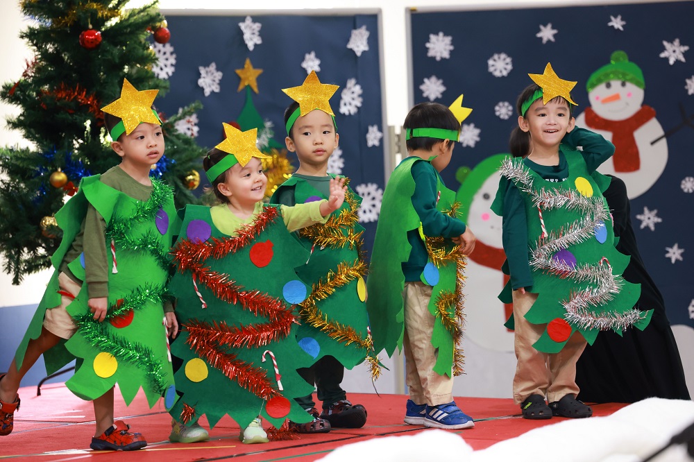 BIS Hanoi EYC Christmas Show 
