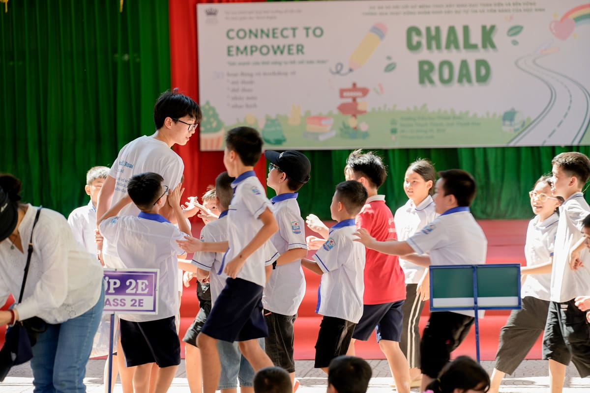 Dự án cộng đồng Chalk Road (Con đường phấn): Học sinh BIS Hà Nội lan tỏa đam mê tri thức đến 1400 em nhỏ vùng núi Việt Nam - Carousel For News Detail 1