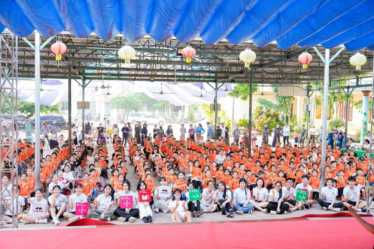 BIS Hanoi students empower 1400 children in the mountainous region of Vietnam through their social impact project, Chalk Road | British International School in Hanoi | Nord Anglia - BIS Hanoi students empower 1400 children through their social impact project Chalk Road