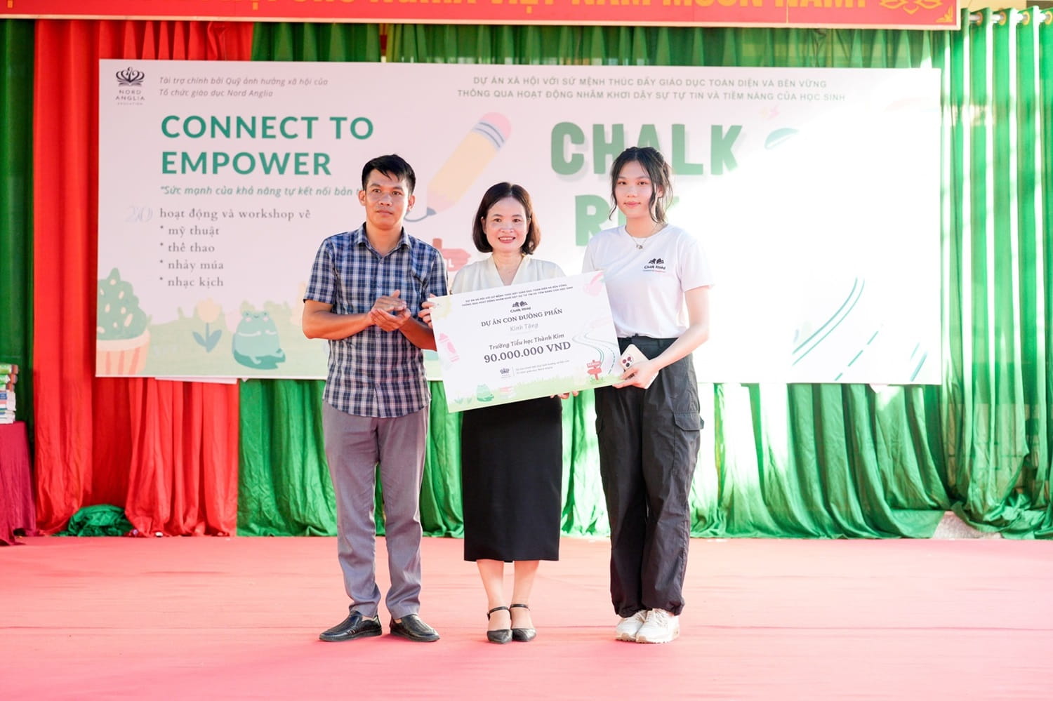 Dự án cộng đồng Chalk Road (Con đường phấn): Học sinh BIS Hà Nội lan tỏa đam mê tri thức đến 1400 em nhỏ vùng núi Việt Nam - Carousel For News Detail 2