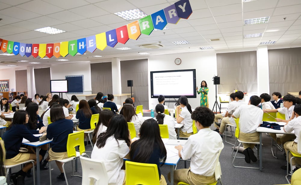 Nhà văn Nguyễn Phan Quế Mai gặp gỡ cộng đồng Trường Quốc tế Anh BIS Hà Nội - Author Nguyen Phan Que Mai 1