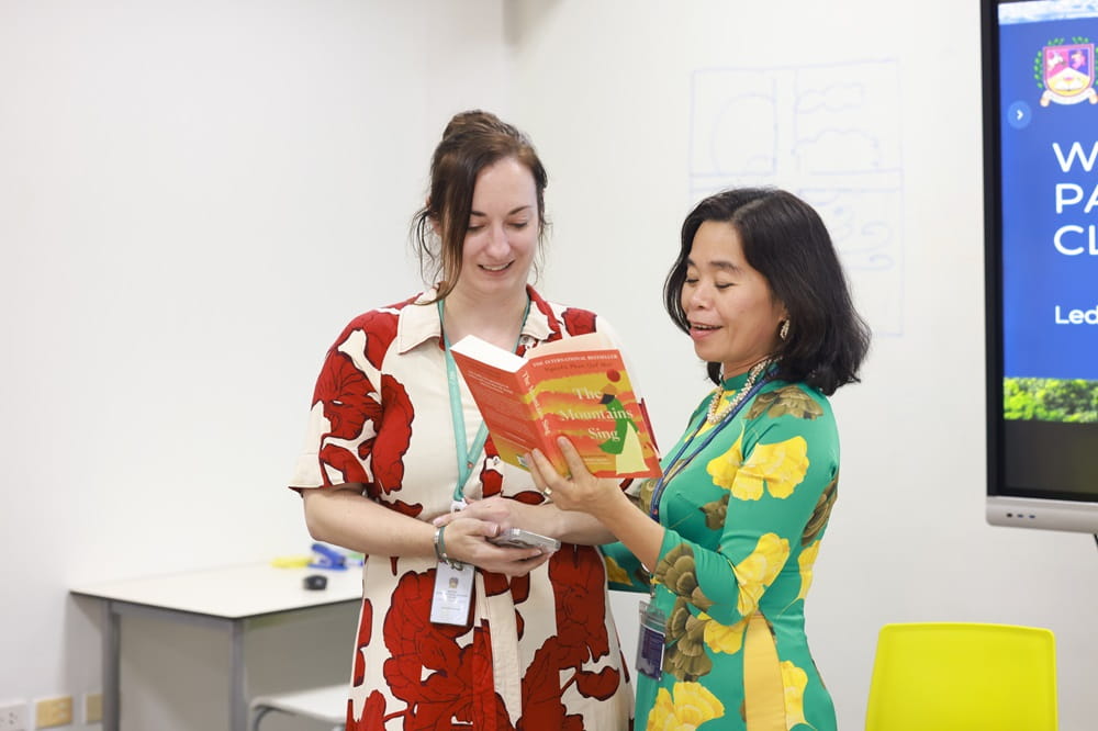 Nhà văn Nguyễn Phan Quế Mai gặp gỡ cộng đồng Trường Quốc tế Anh BIS Hà Nội - Author Nguyen Phan Que Mai 2