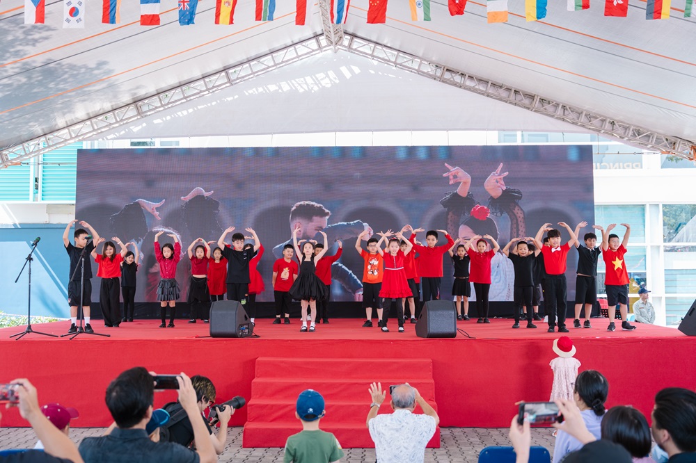 Kết nối văn hóa toàn cầu tại Lễ hội Quốc tế BIS Hà Nội 2024 | Trường Quốc tế Anh Hà Nội - Bringing the world together at BIS Hanoi International Festival 2024