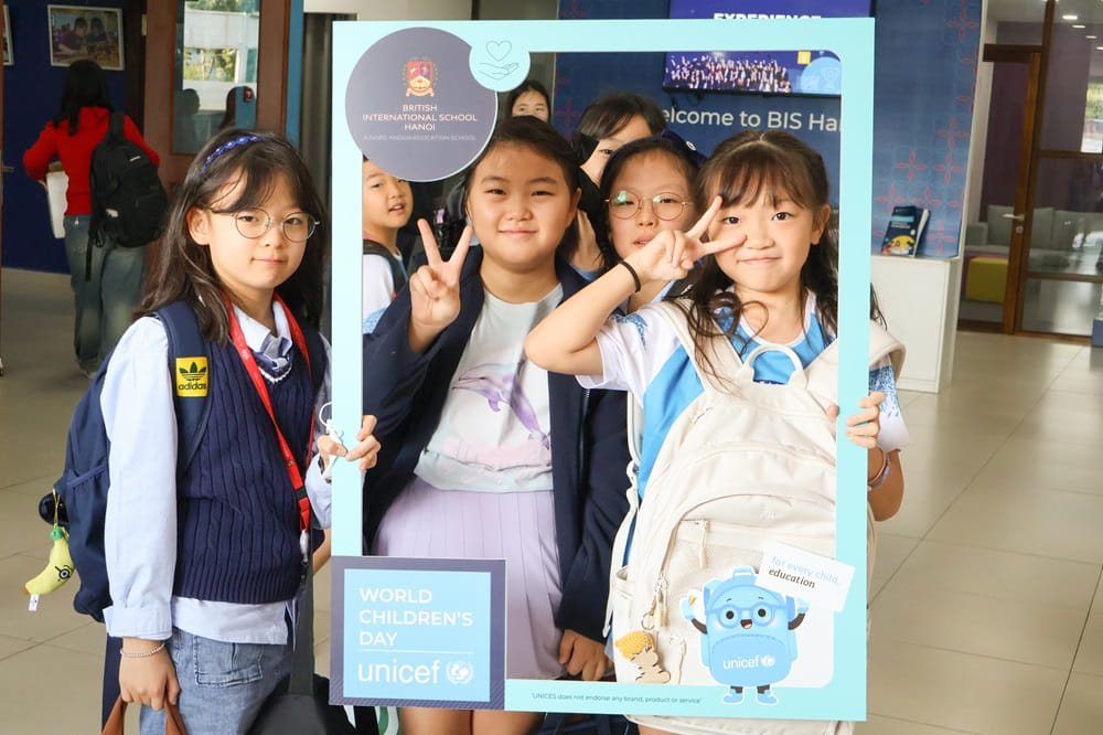 Học sinh BIS Hà Nội tự tin dẫn dắt hoạt động tôn vinh Ngày Trẻ em Thế giới | Trường Quốc tế Anh BIS Hà Nội - BIS Hanoi students celebrate World Children Day with confidence and vision