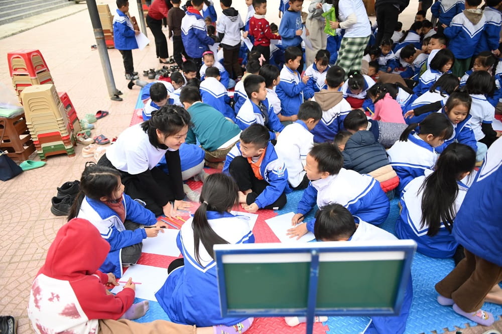 Chalk Road project brings joy and inspiration to Thanh Kim schools | British International School Hanoi - Chalk Road return day 1