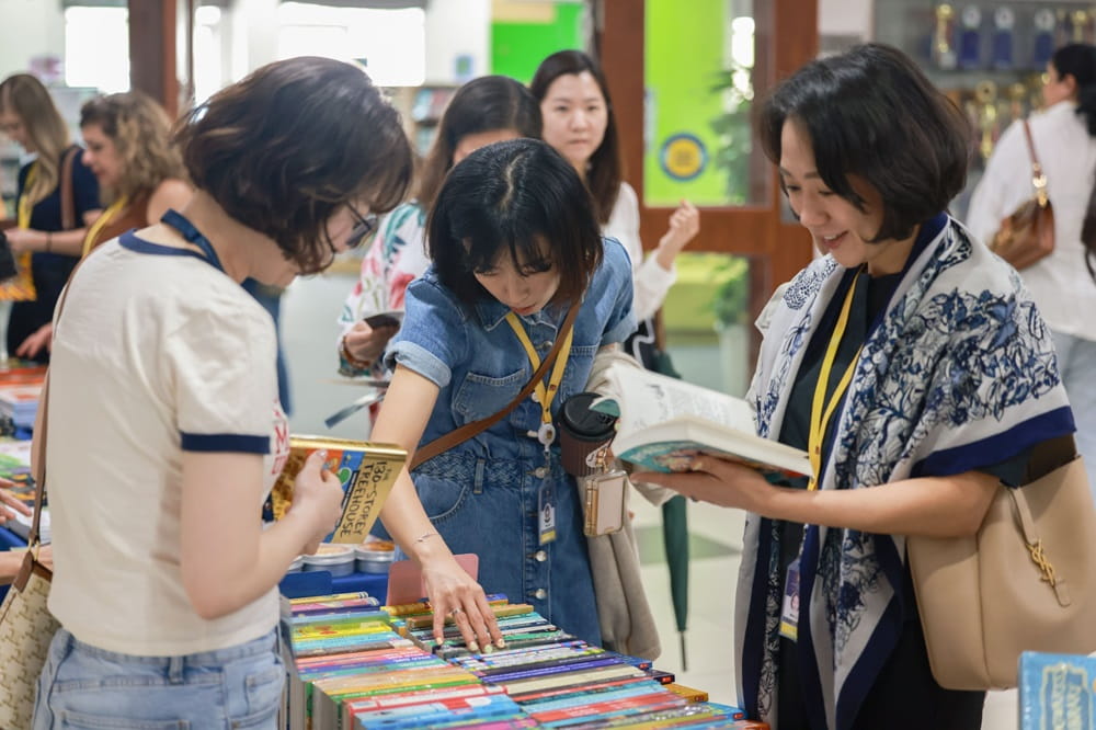 Tuần lễ Sách 2025 tại BIS Hà Nội với chủ đề 'Tales with Tails' | Trường Quốc tế Anh BIS Hà Nội - Book week 2025 2