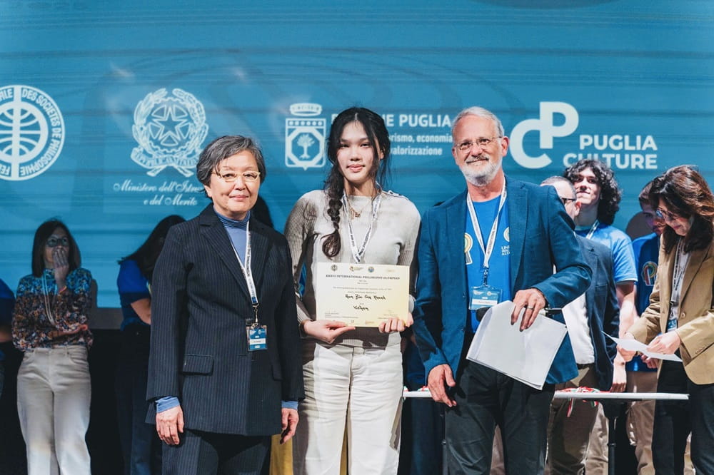 Học sinh BIS Hà Nội nhận giải thưởng tại cuộc thi Olympiad Triết học Quốc tế lần thứ 33 | Trường Quốc tế Anh BIS Hà Nội - BIS Hanoi student honoured at the 33rd International Philosophy Olympiad