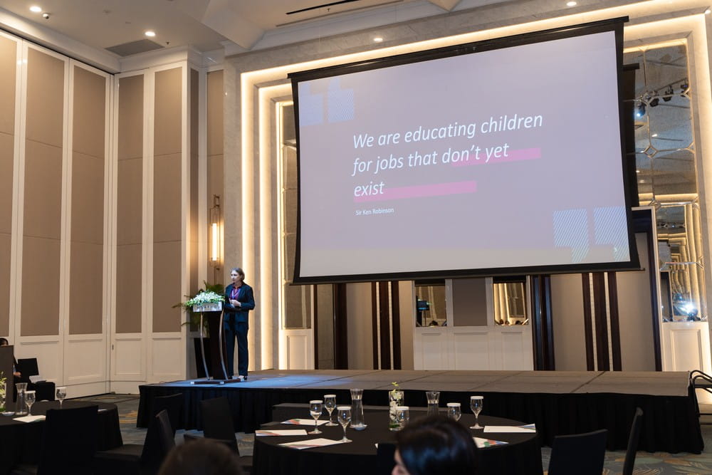 Nhà giáo dục tại BIS Hà Nội chia sẻ góc nhìn tại Diễn đàn Giáo dục Việt Nam 2025 làn thứ nhất, sau khi Việt Nam và Vương quốc Anh nâng cấp quan hệ Đối tác Chiến lược Toàn diện - BIS Hanoi shares insights at the inaugural Vietnam Education Forum 2025