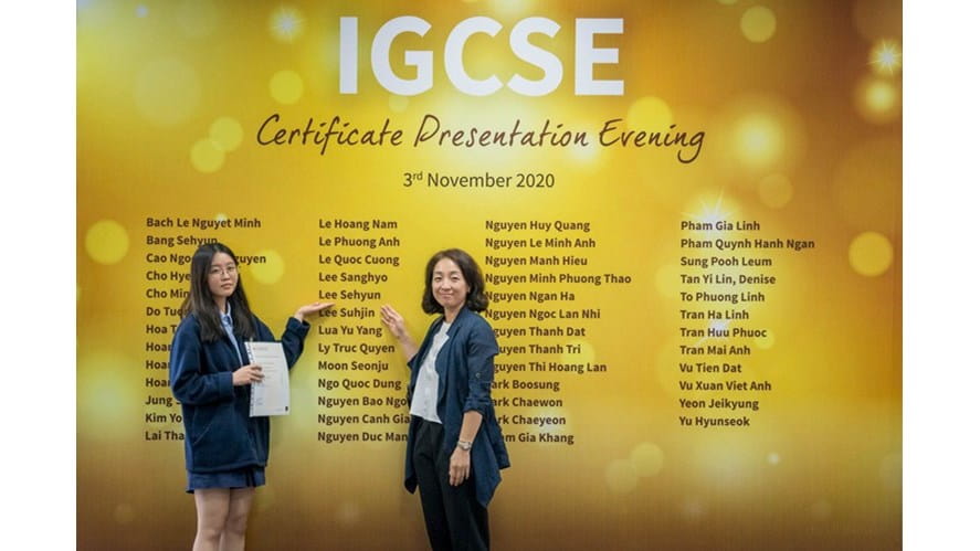 2020 11 03  IGCSE Evening  Certificates  DSC06079