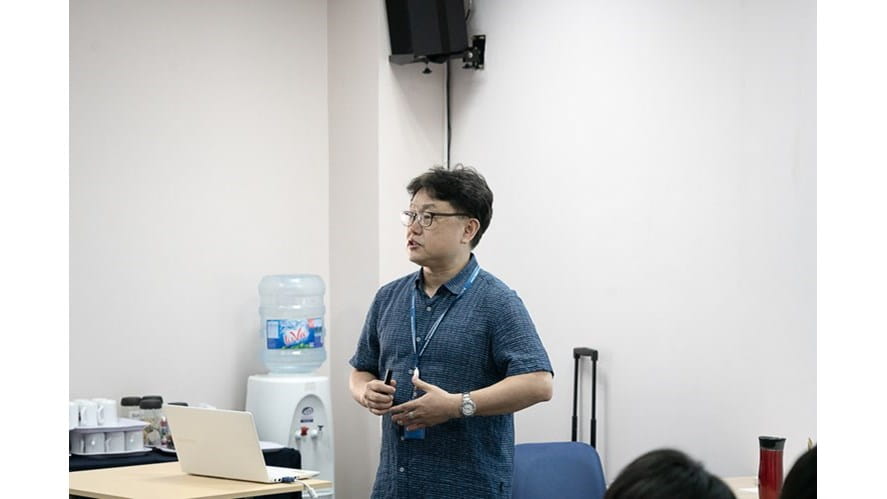 Korean University Consultation with Mr. Sung Jun Kim | BIS Hanoi-korean-university-consultation-with-mr-sung-jun-kim-DSC03900