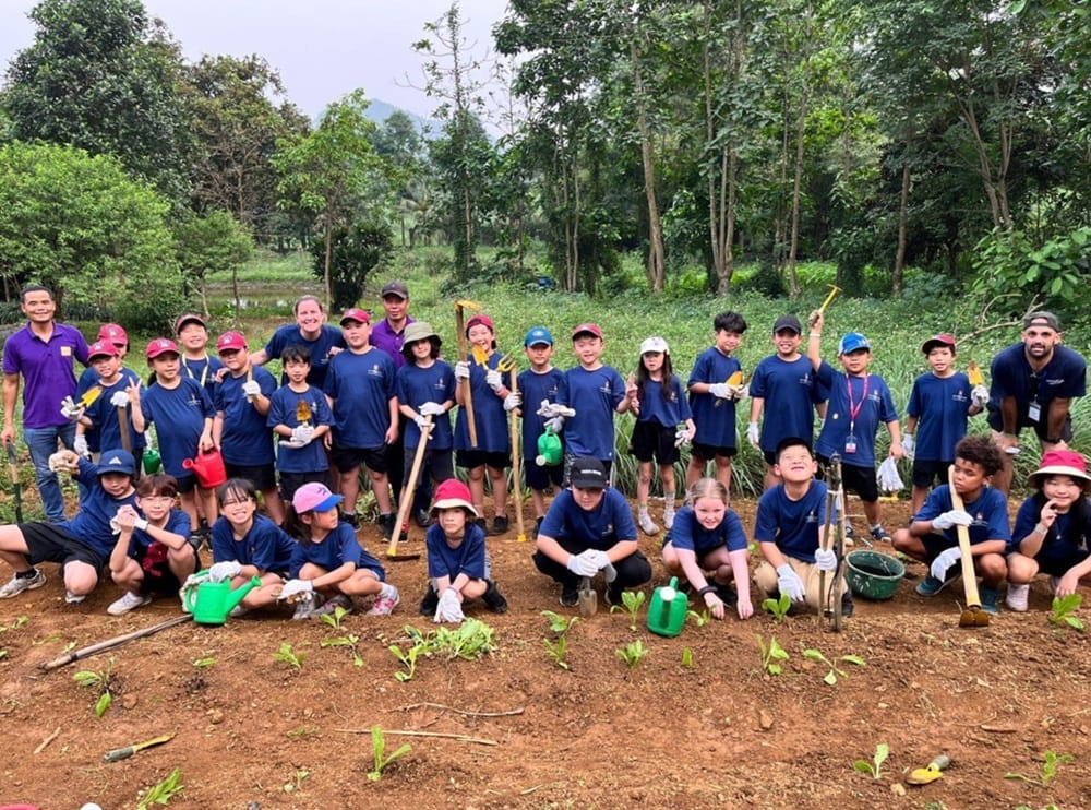 Outstanding Experiences | British International School Hanoi - 07 - Feature Cards Pattern - Expeditions