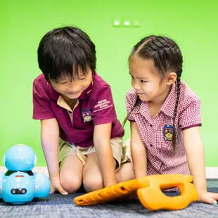 Yangon student operating robot - Nord Anglia Education