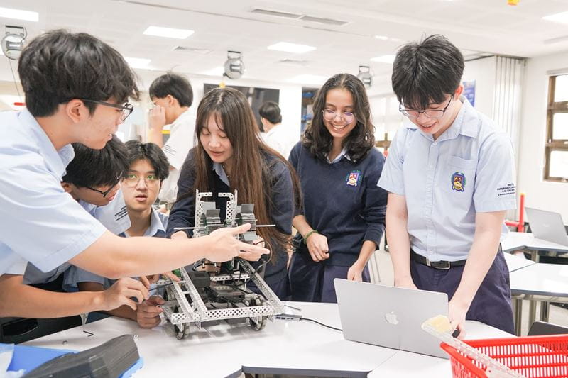 BIS HCMC robotics team build and programme two robots to compete at their first VEX Tournament - BIS HCMC robotics team build and programme two robots to compete at their first VEX Tournament