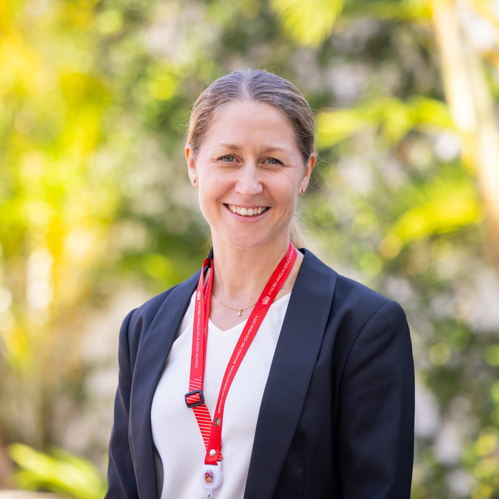 How We Teach | BIS HCMC - Feature Cards Tabs