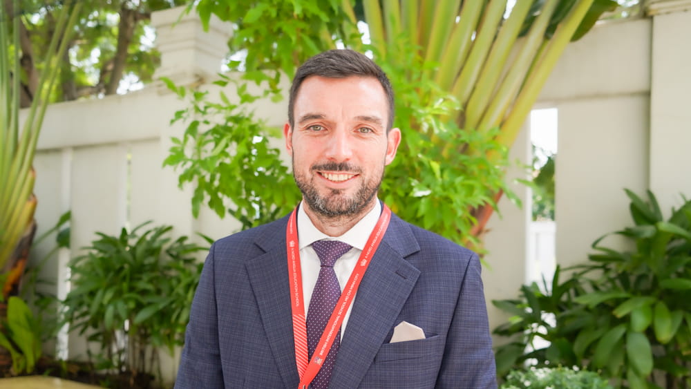 How We Teach | BIS HCMC - Feature Cards Tabs