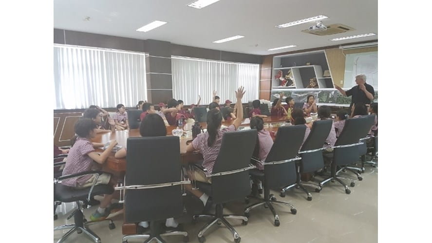 TXs Year 5 students visit Vietnam Waste Solutions Facility 640x480