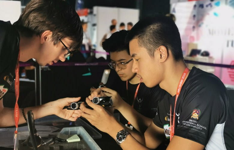 Outstanding Experiences | BIS HCMC - 07 - Feature Cards Pattern - Expeditions