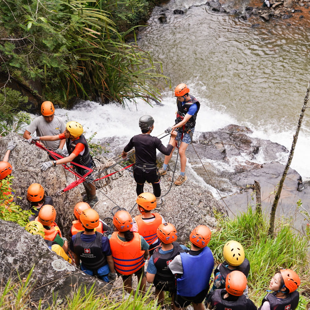 Outstanding Experiences | BIS HCMC - 07 - Feature Cards Pattern - Expeditions