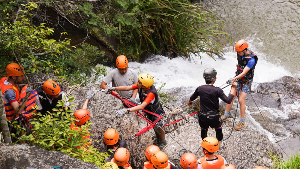 Outstanding Experiences | BIS HCMC - 07 - Feature Cards Pattern - Expeditions