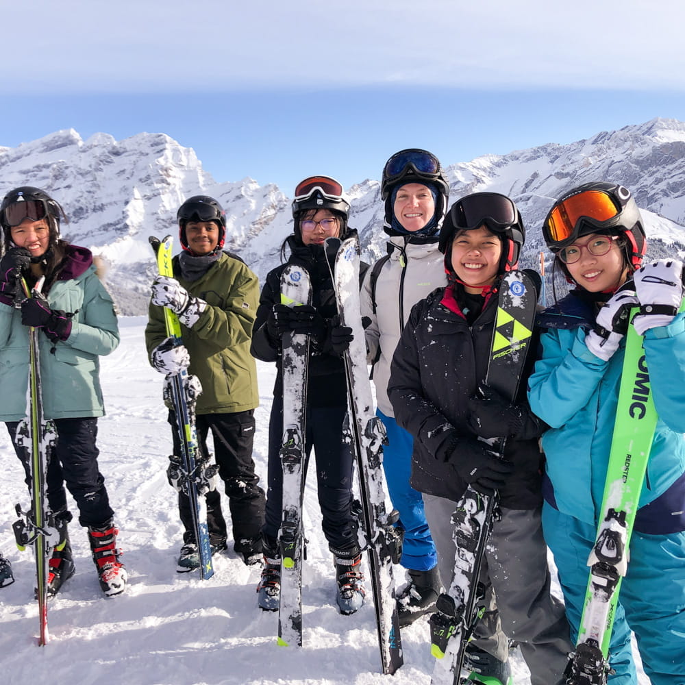 Outstanding Experiences | BIS HCMC - 07 - Feature Cards Pattern - Expeditions