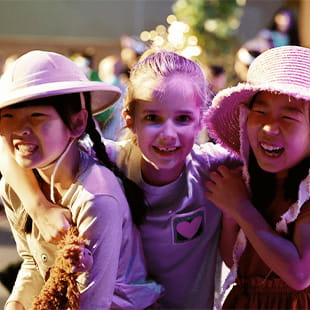 British International School of Houston Summer Camp | BIS Houston - Feature Cards Pattern